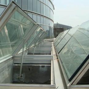 Linear actuator for window opener- roof skylight
